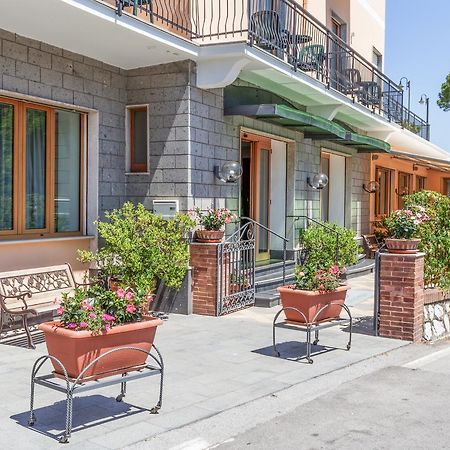 Hotel La Pergoletta Сант-Агата-суи-Дуэ-Гольфи Экстерьер фото