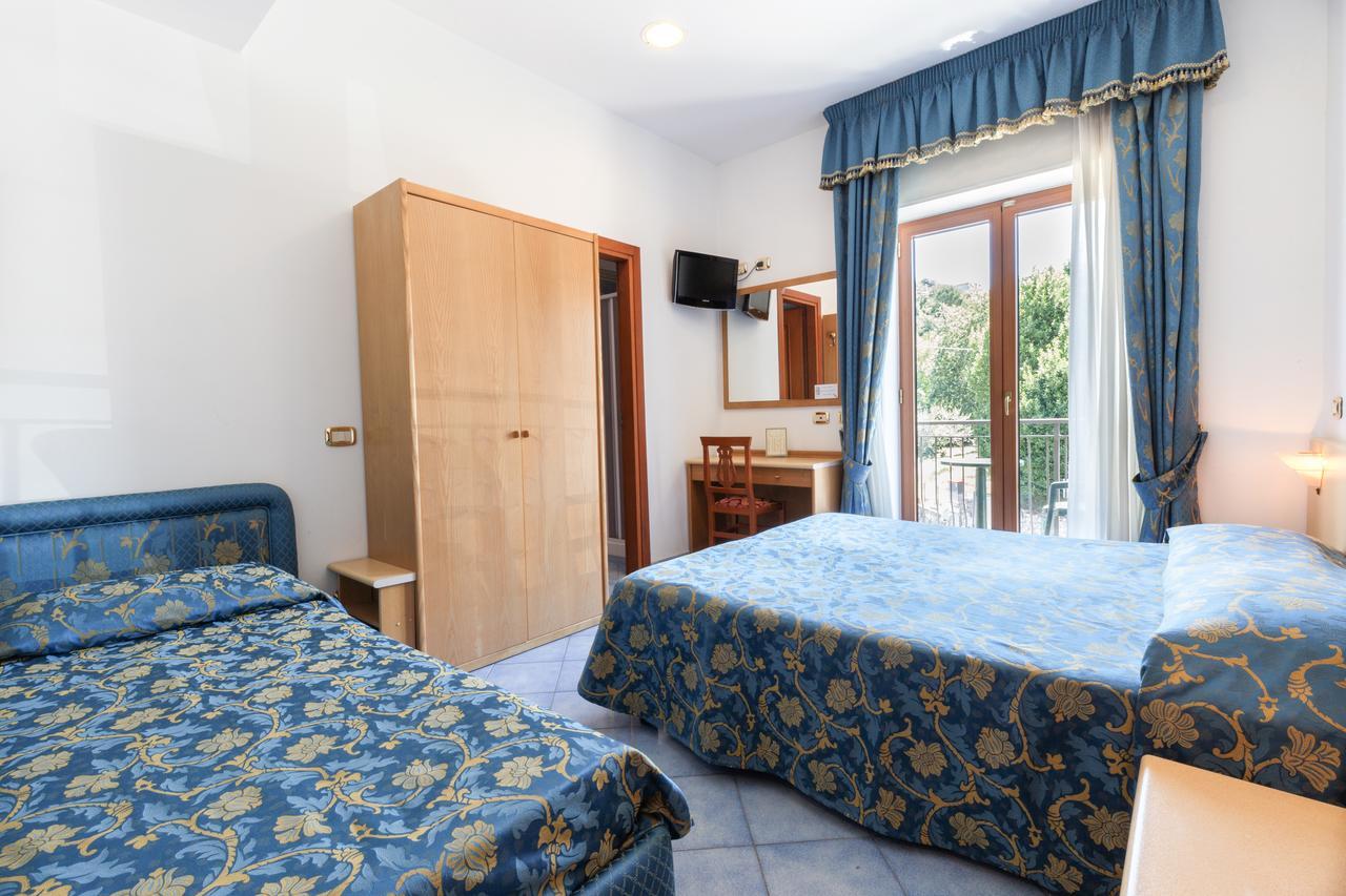 Hotel La Pergoletta Сант-Агата-суи-Дуэ-Гольфи Экстерьер фото