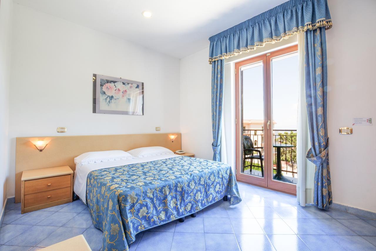 Hotel La Pergoletta Сант-Агата-суи-Дуэ-Гольфи Экстерьер фото